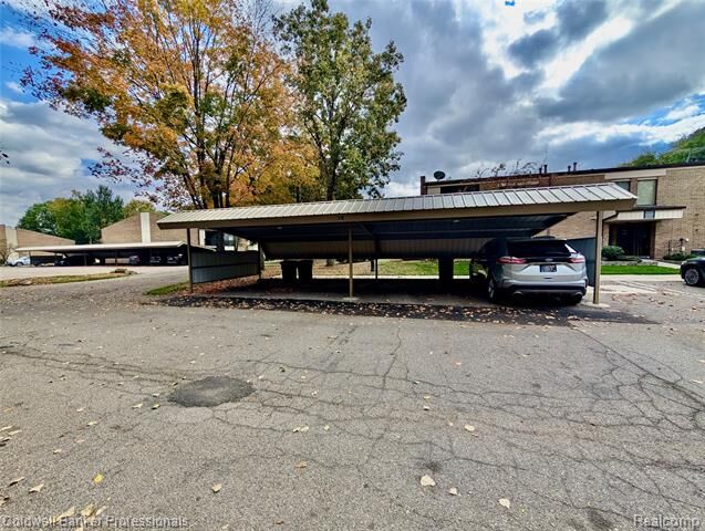 Property Photo: 18399 University Park Drive MI 48152