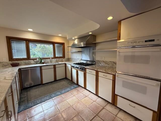 Property Photo: 240 West Floresta Way CA 94028