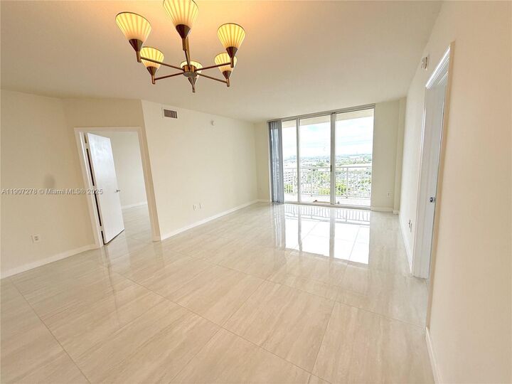 19501 W Country Club Dr 1410  Aventura FL 33180 photo