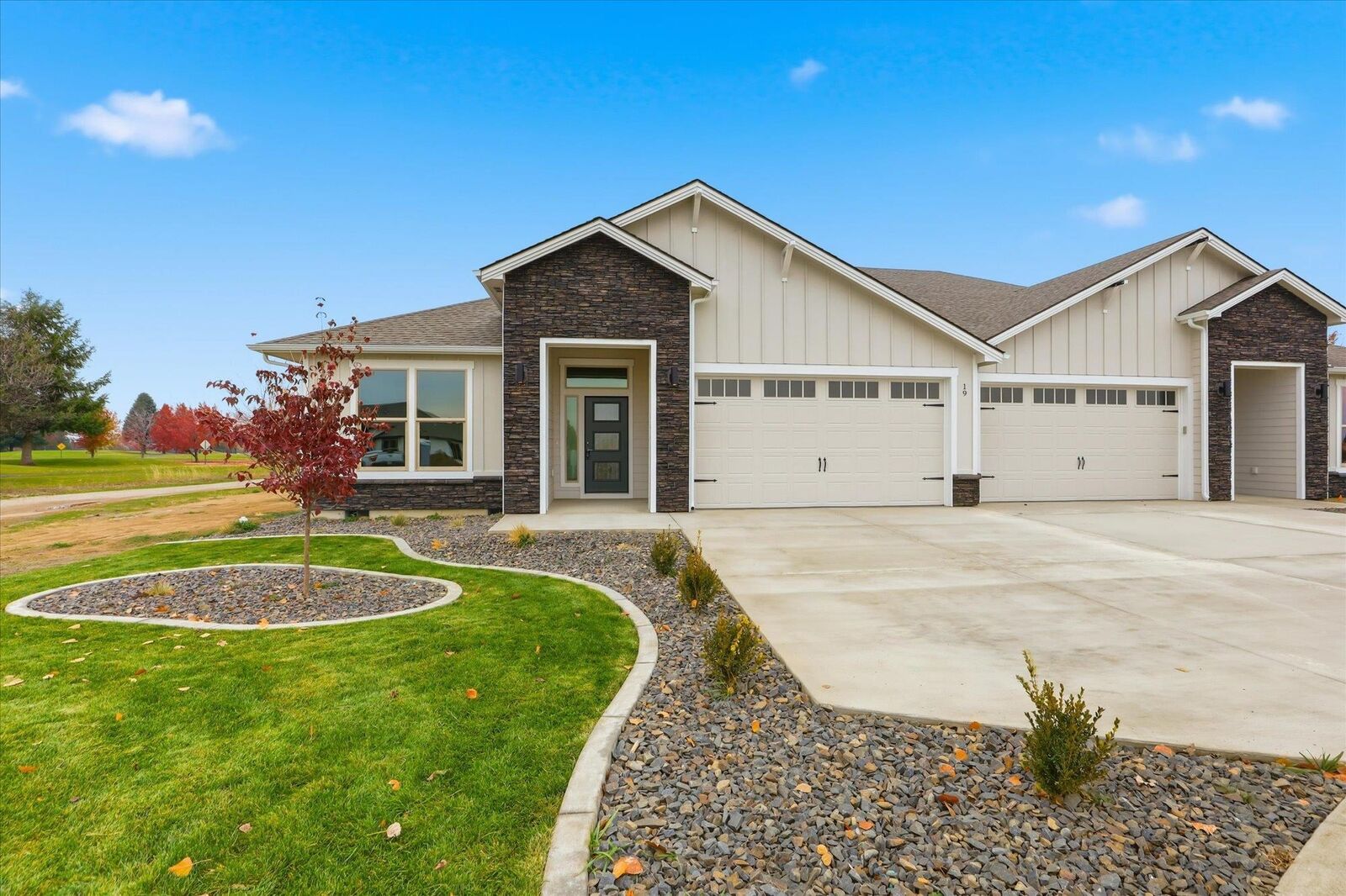 Property Photo: 1109 - Unit 19 N Country Club Dr 19 WA 99006