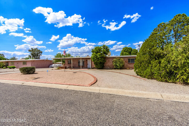 7031 E Baker Street  Tucson AZ 85710 photo