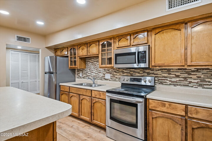 2002 E Pinon Drive  Tucson AZ 85706 photo