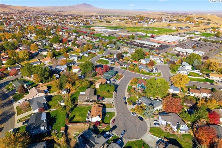 Property Photo:  1721 Widgeon Ct  WA 99353 