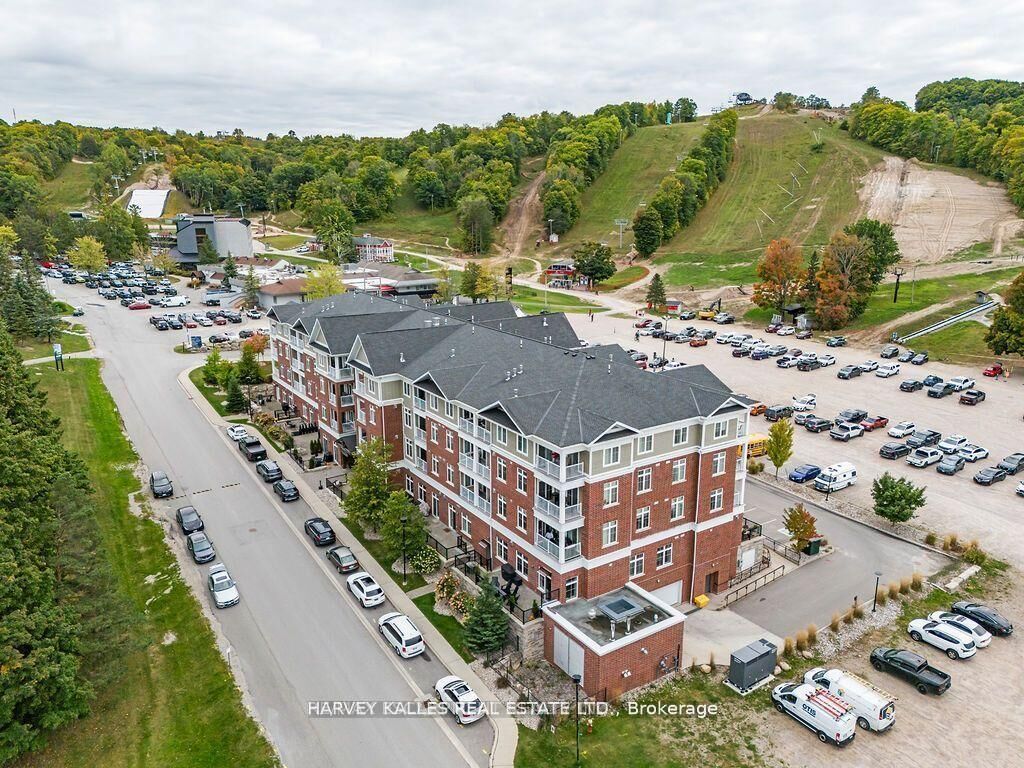 Property Photo: 40 Horseshoe Boulevard 416 ON L4M 4Y8