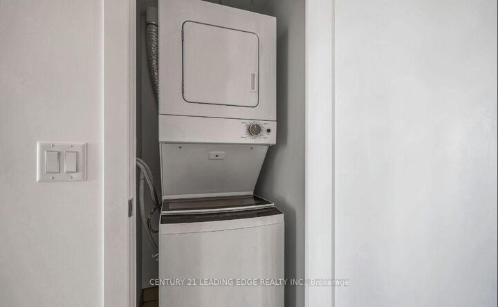 Property Photo:  2545 Simcoe Street N 1401  ON L1H 7K4 