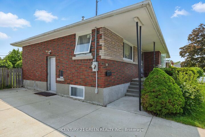 Property Photo:  42 Bloomfield Avenue  ON L2P 1X3 
