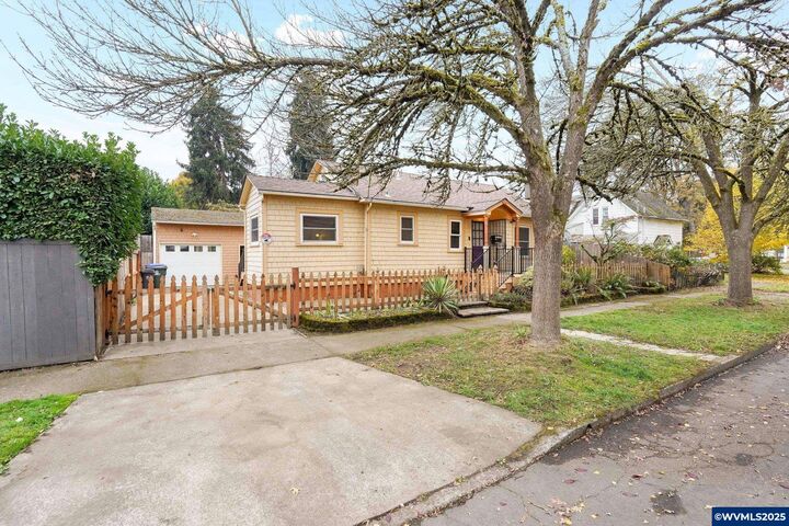 Property Photo: 530 Jefferson St NE OR 97301