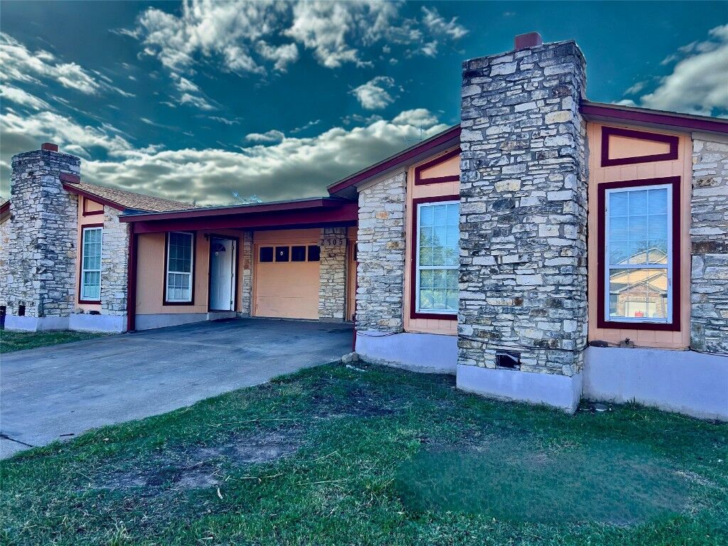 Property Photo: 2305 S Bagdad Road TX 78641