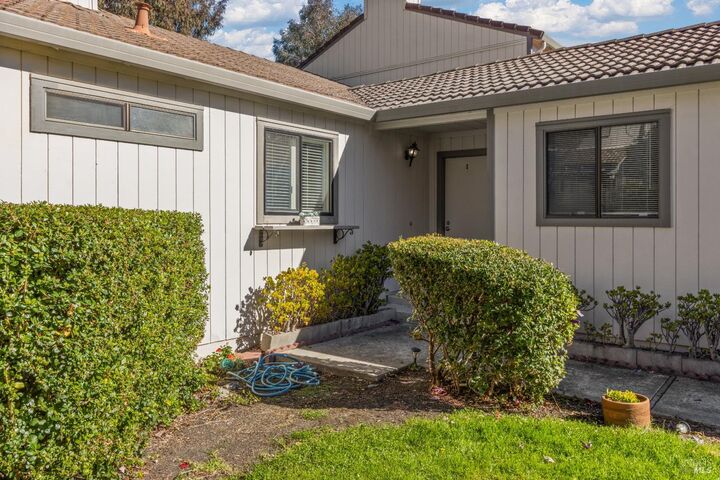 Property Photo:  4 Playa Court  CA 94547 