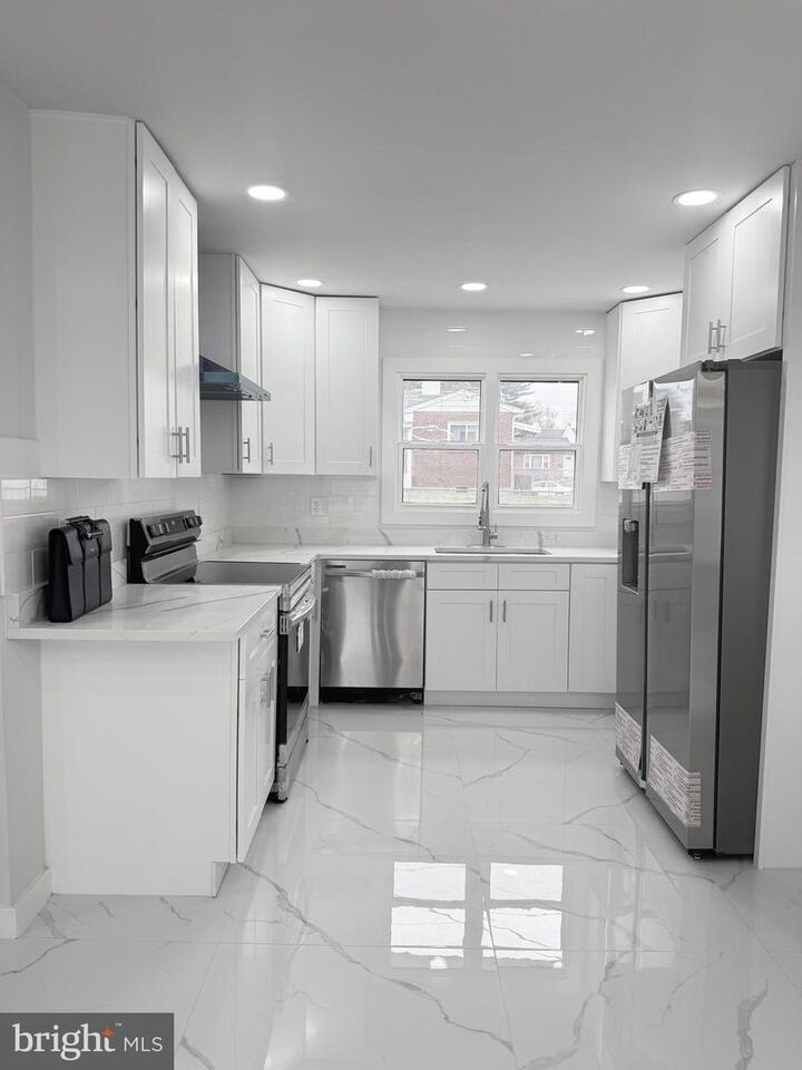 Property Photo: 925 Prestwood MD 21228