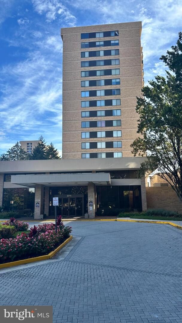 Property Photo: 3709 S George Mason Drive 613 E VA 22041