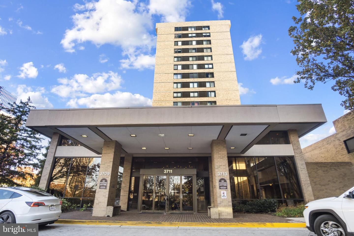 Property Photo: 3709 S George Mason Drive 613 E VA 22041