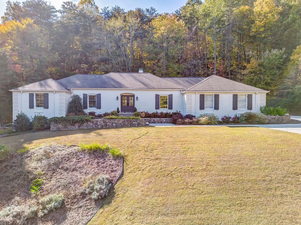 Property Photo:  2305 Ravine Way  GA 30720 