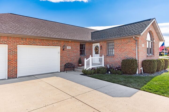 Property Photo:  1061 Edinburgh  OH 43140 