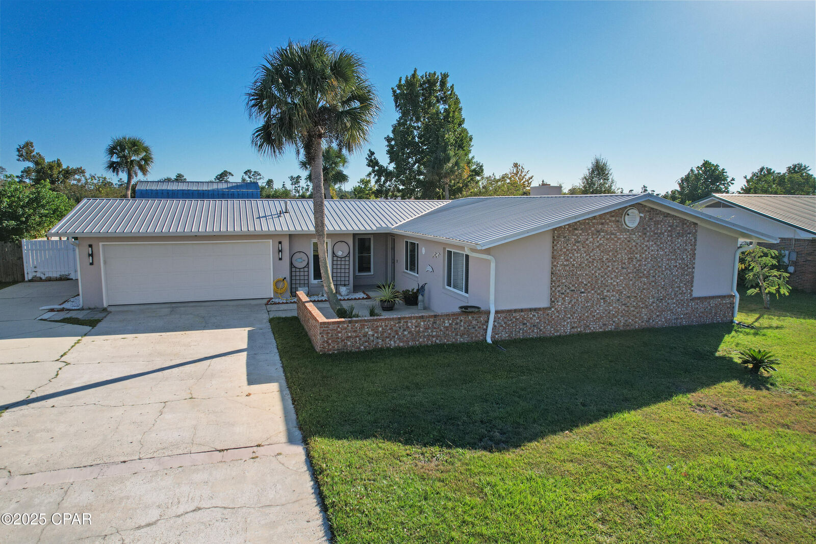 Property Photo: 305 Floyd Drive FL 32444