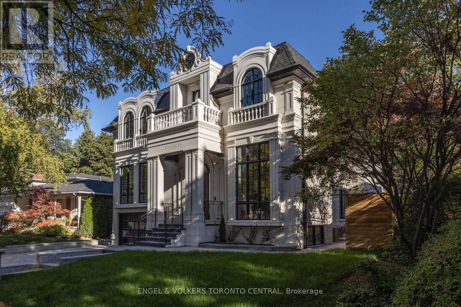 Property Photo: 47 Danville Drive ON M2P 1J2