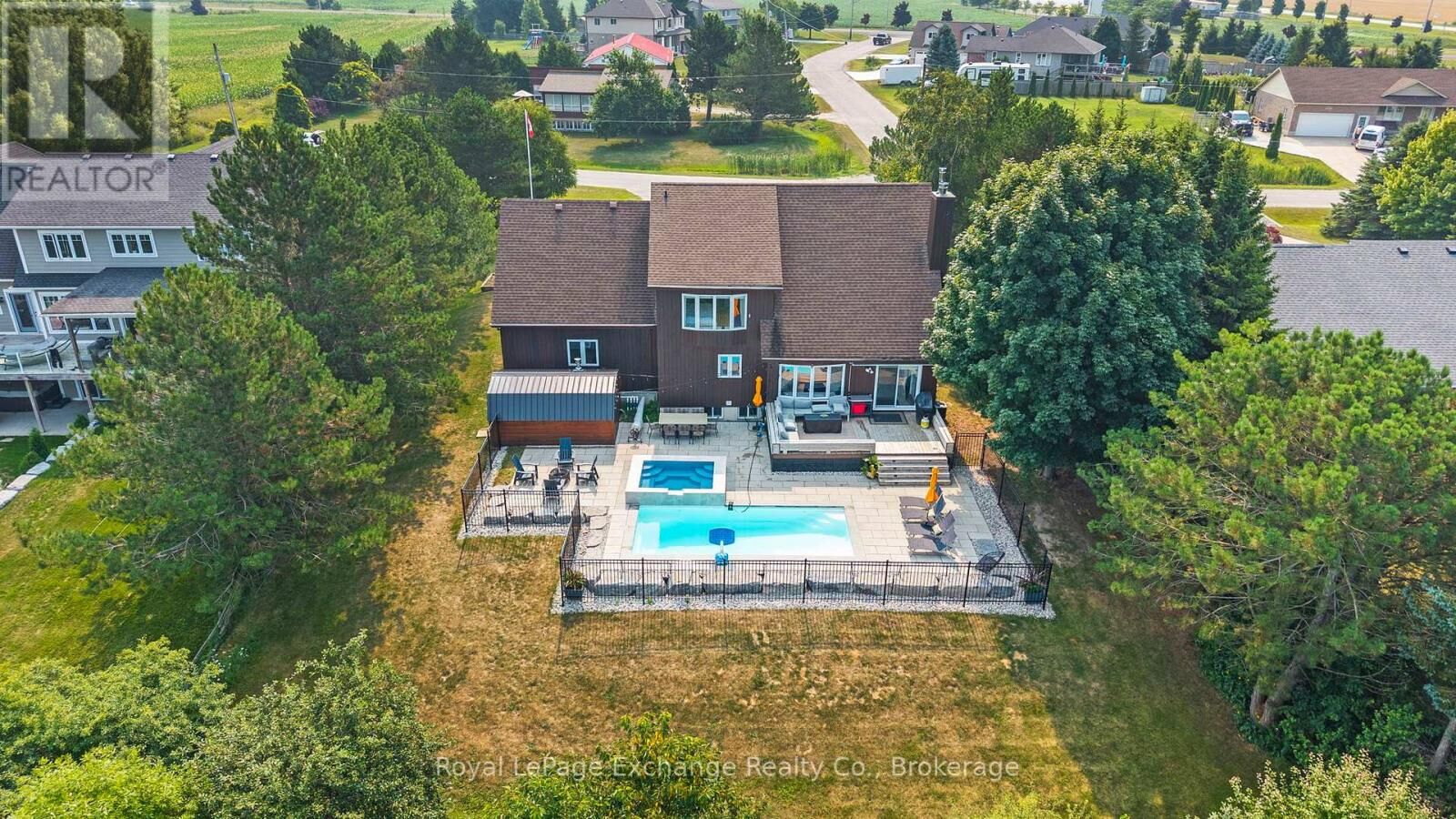 Property Photo:  810 Troy'S Trail  ON N2Z 0C1 