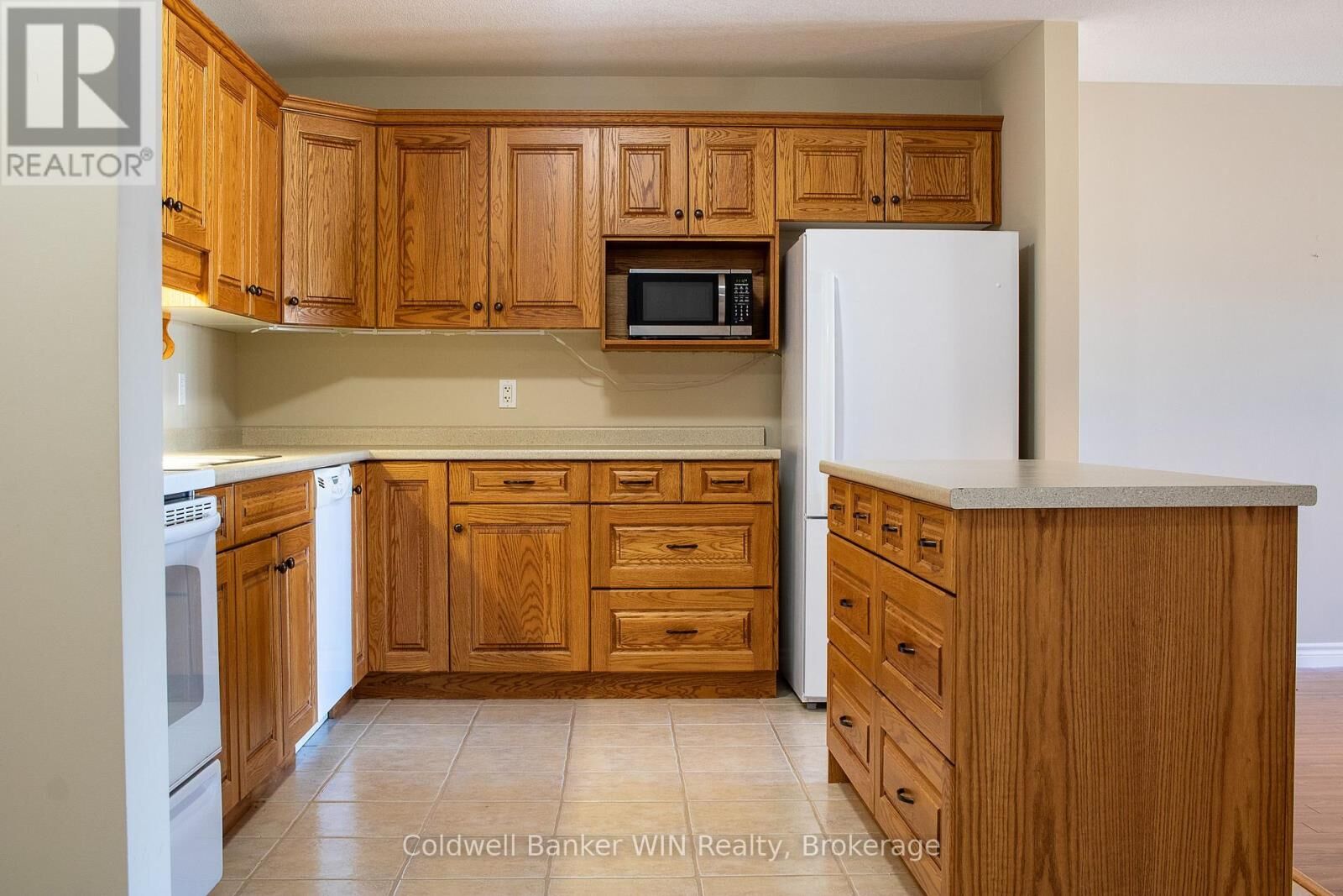 Property Photo: 401 Birmingham Street East 211 ON N0G 2L2