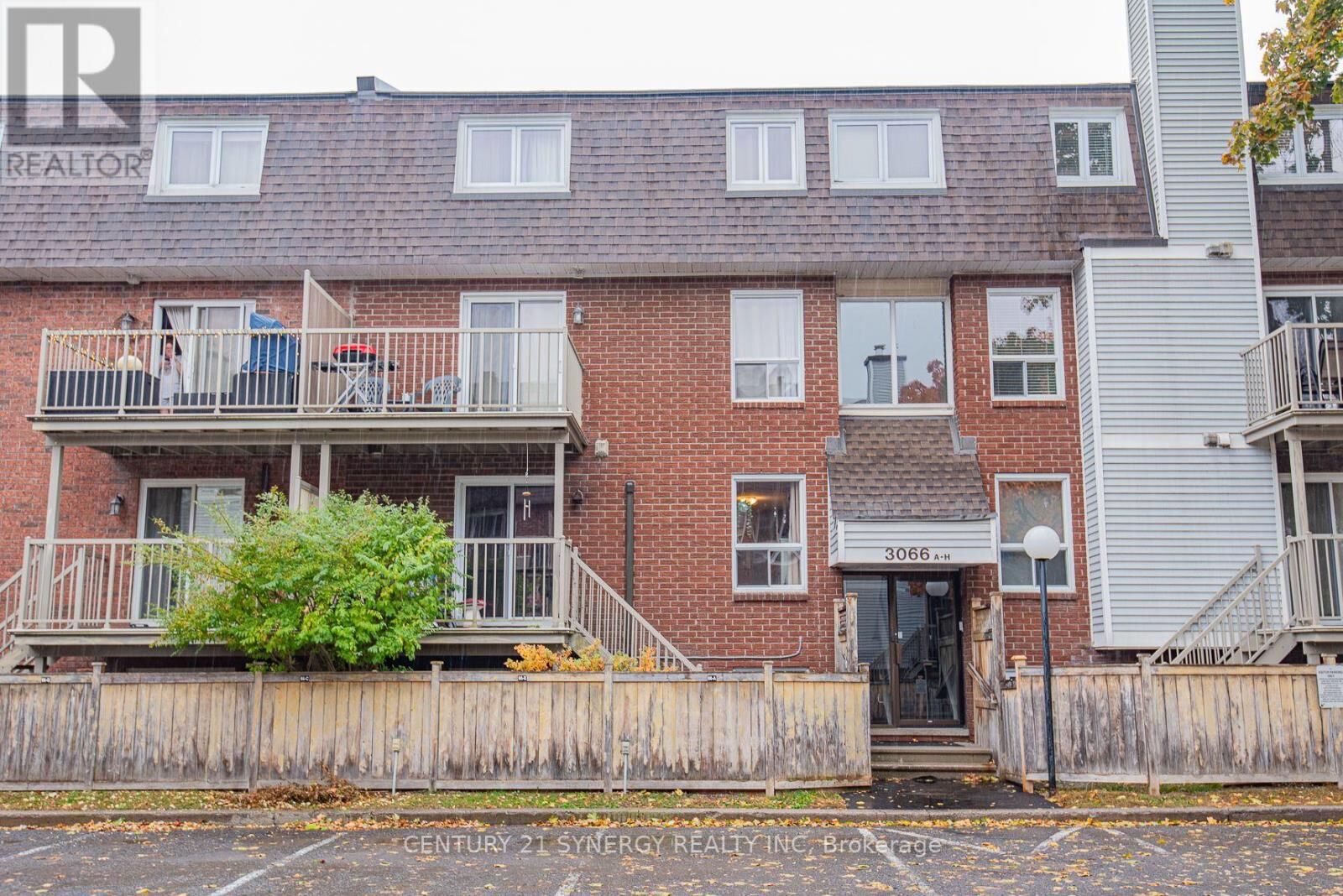 Property Photo: 3066 Councillor'S Way H ON K1T 2S7