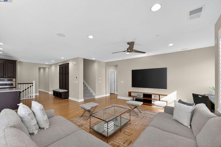 Property Photo: 3231 Central Pkwy CA 94568