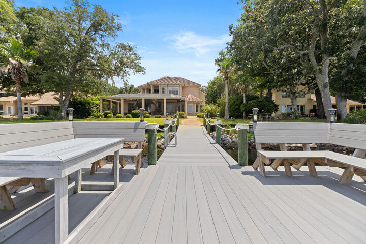 Property Photo:  923 Lido Circle  FL 32578 