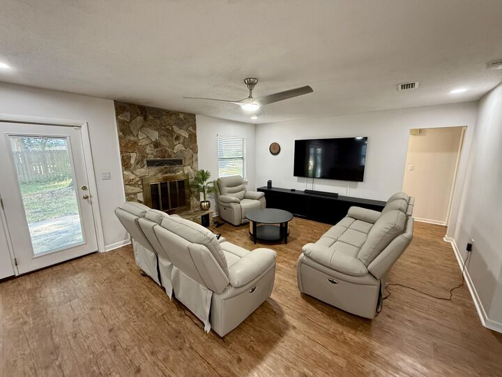 Property Photo: 519 Nutmeg Avenue FL 32578