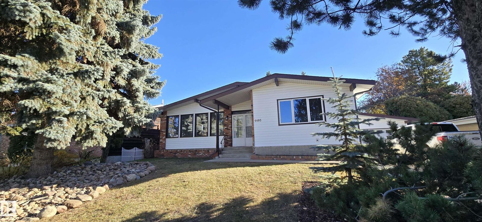 Property Photo:  4405 52 Street  AB T9C 1V1 
