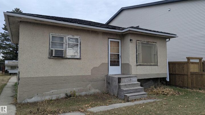 Property Photo:  10471 159 Street NW  AB T5P 3A8 