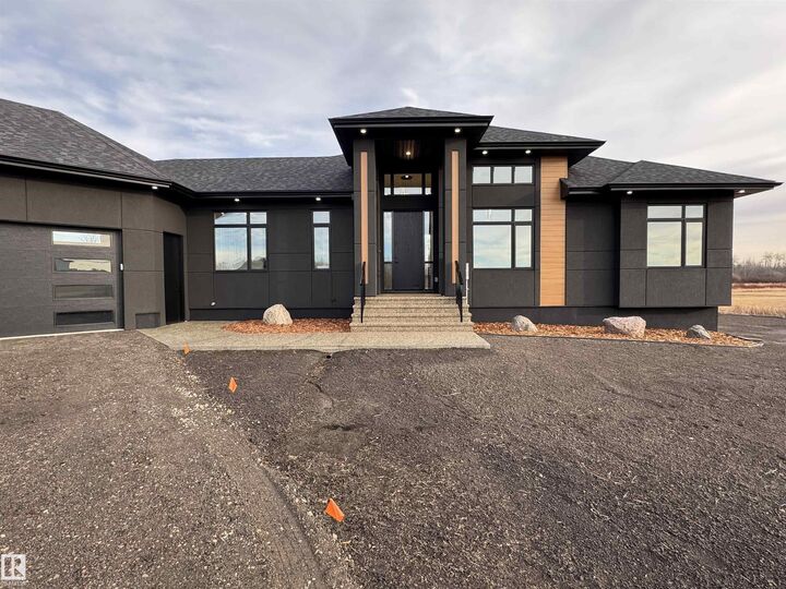 Photo de la propriété: 50509 Rge Rd 222 230 AB T0B 3M2