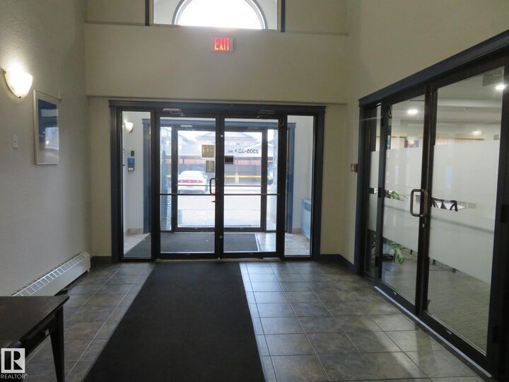 Photo de la propriété: 2305 35A Avenue NW 108 AB T6T 1Z2