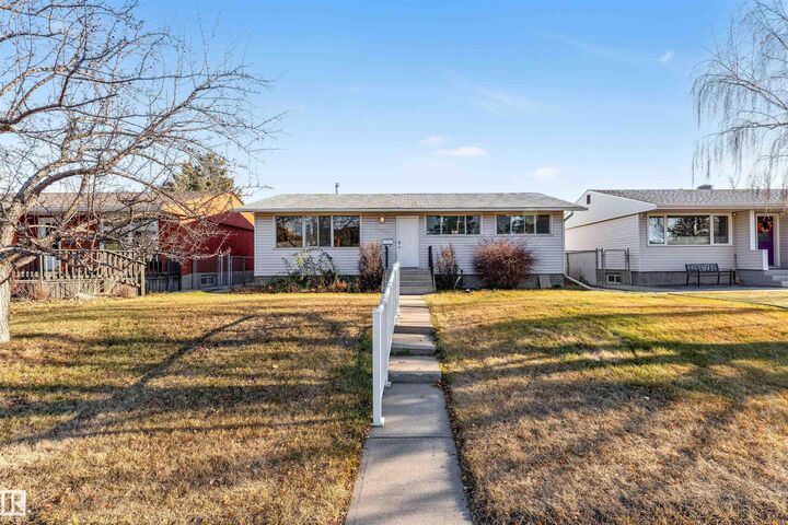 10751 164 Street NW  Edmonton AB T5P 3S1 photo