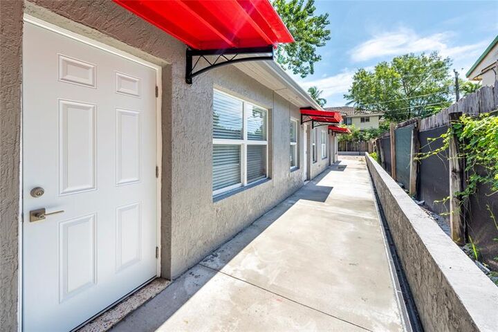 Property Photo: 628 NE 8th Ave 1 FL 33304