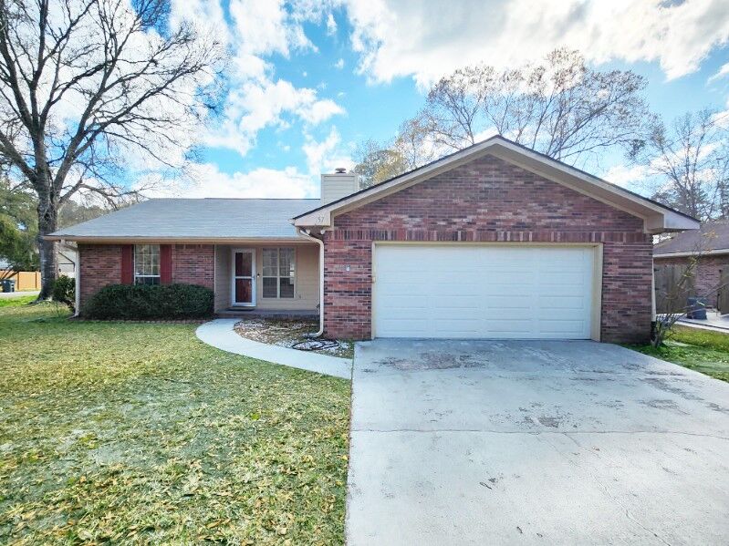 Property Photo:  157 W Peach Avenue  GA 31548 