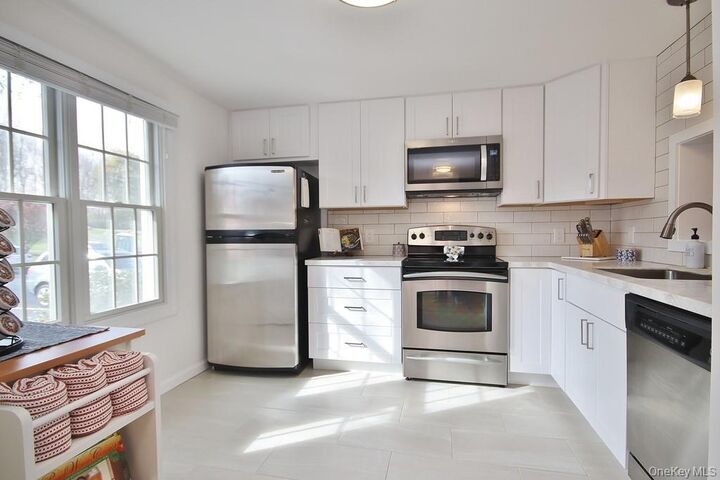 Property Photo:  902 Williamsburg Drive  NY 10541 