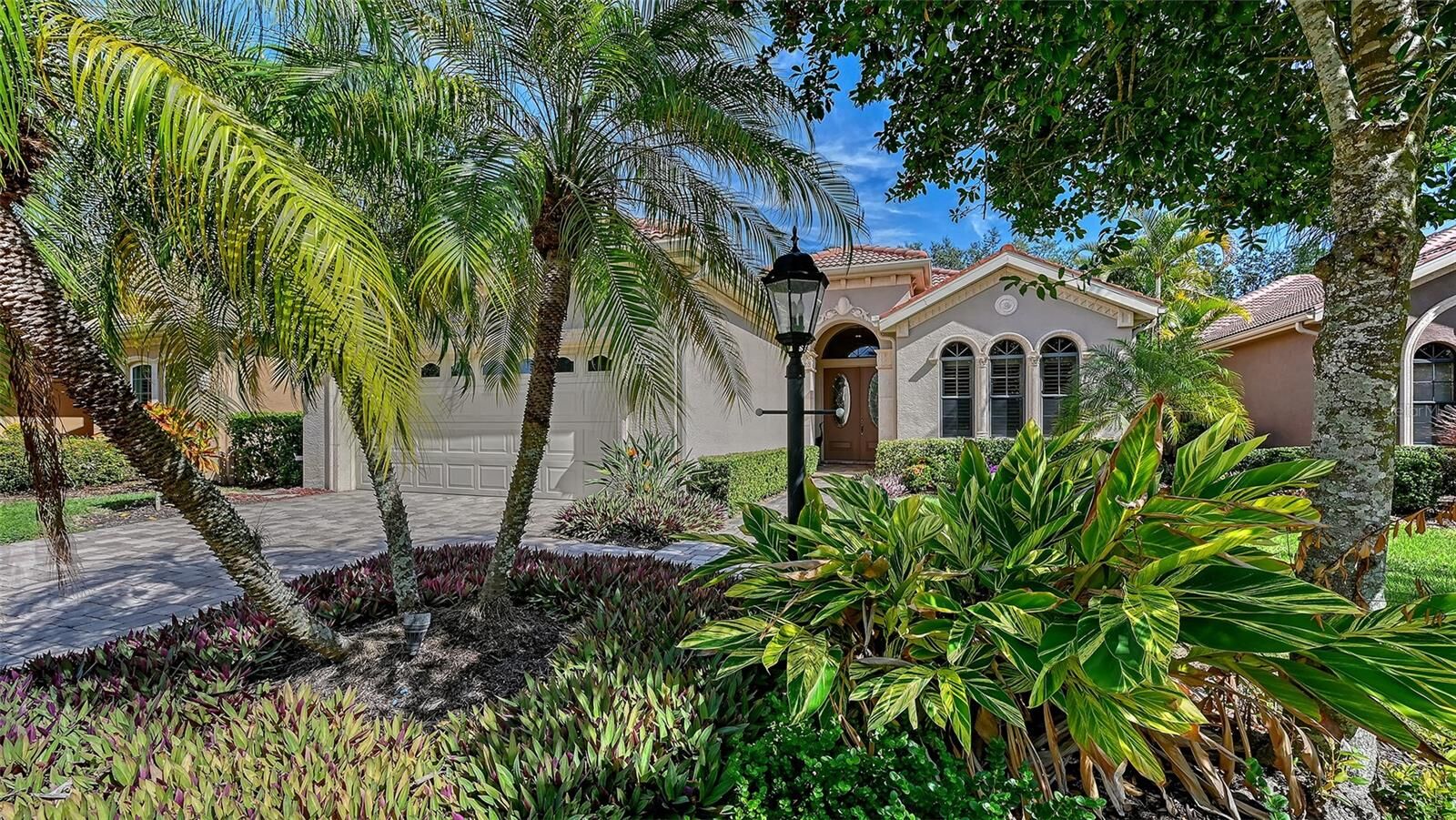 Property Photo: 7431 Riviera Cove FL 34202
