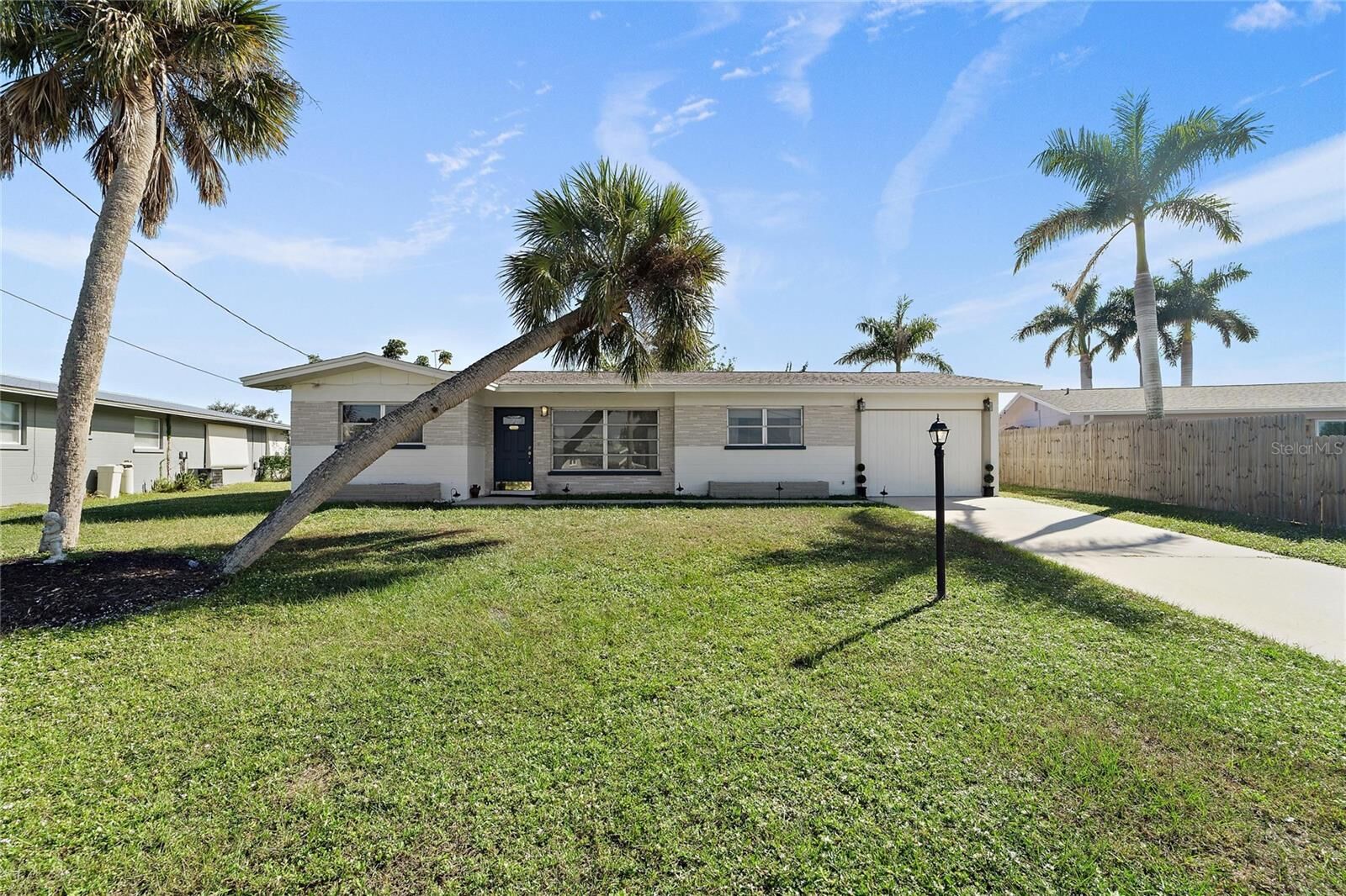 Property Photo: 444 Driftwood Road FL 34293