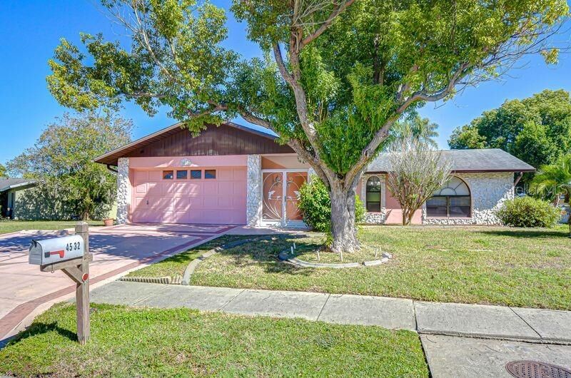 Property Photo:  4532 Whitetail Lane  FL 34653 