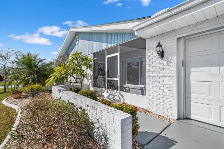 Property Photo: 910 Bluewater Drive FL 33573