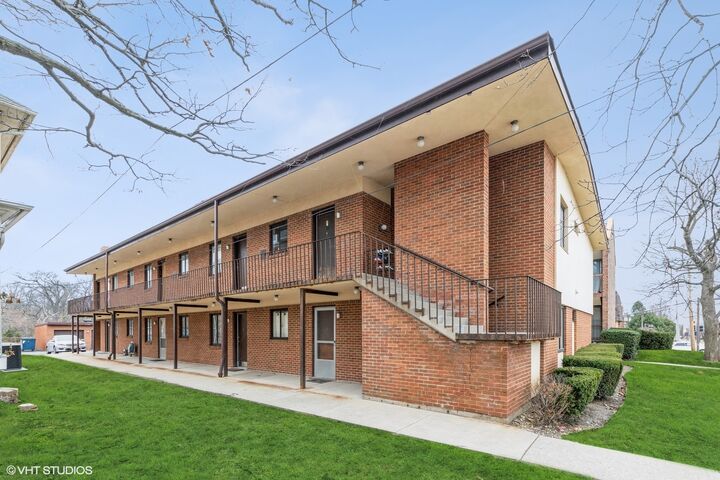 1970 Green Bay Road B-3  Highland Park IL 60035 photo