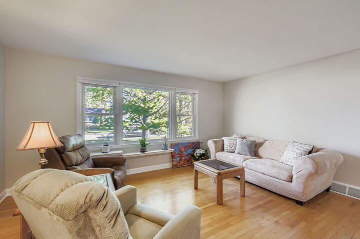 Property Photo:  250 N Fairlawn Avenue  IL 60060 