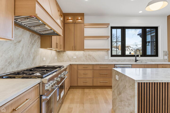 Property Photo: 1100 Lois Avenue IL 60068