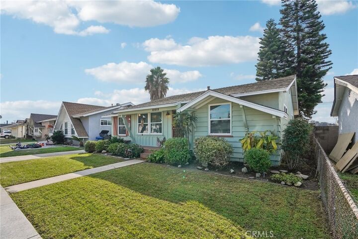 Property Photo: 11612 Massinger CA 90715