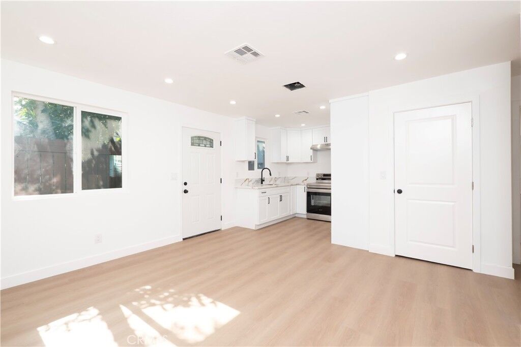 Property Photo:  5741 S St Andrews Place 1/2  CA 90062 
