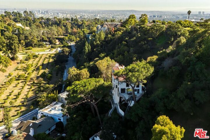 Property Photo:  1301 N Beverly Drive  CA 90210 