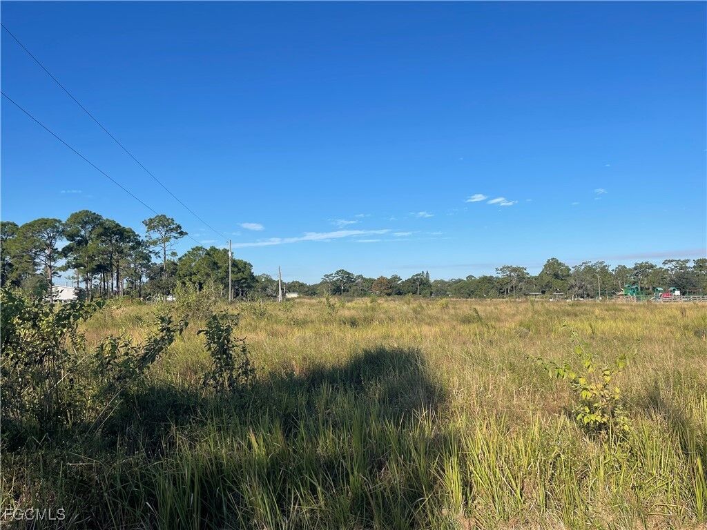 Property Photo:  1083 Rainbow Boulevard N  FL 33935 