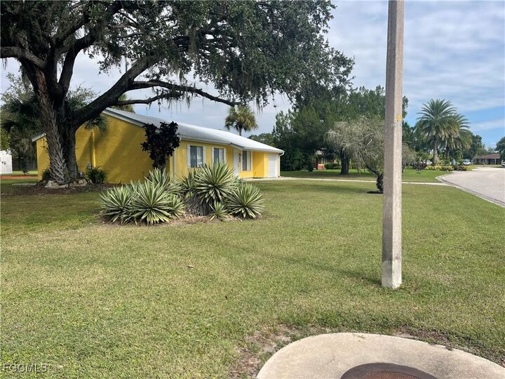 Property Photo:  4015 Rainbow Circle  FL 33935 