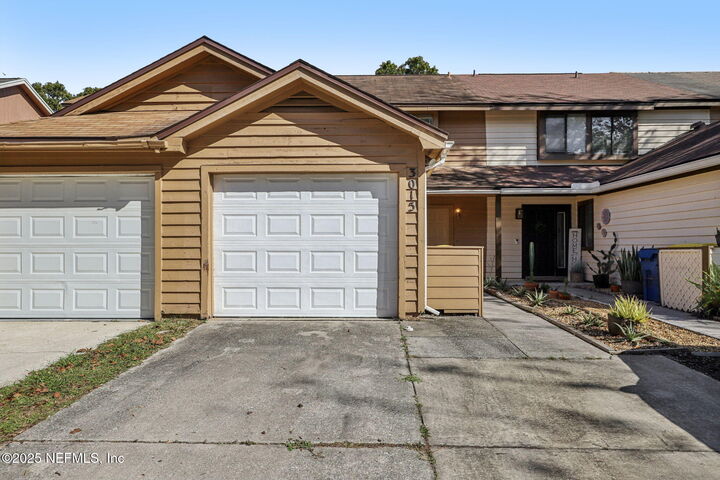 Property Photo: 3015 Cobblewood Lane E FL 32225