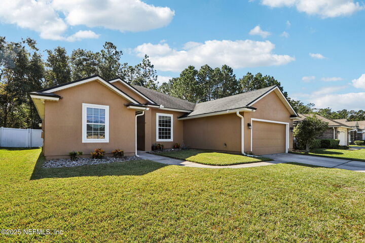 Property Photo: 4054 Trail Ridge Road FL 32068