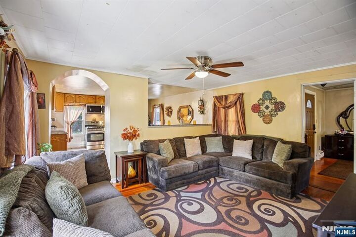 369 Queens Court  Ridgewood NJ 07450 photo