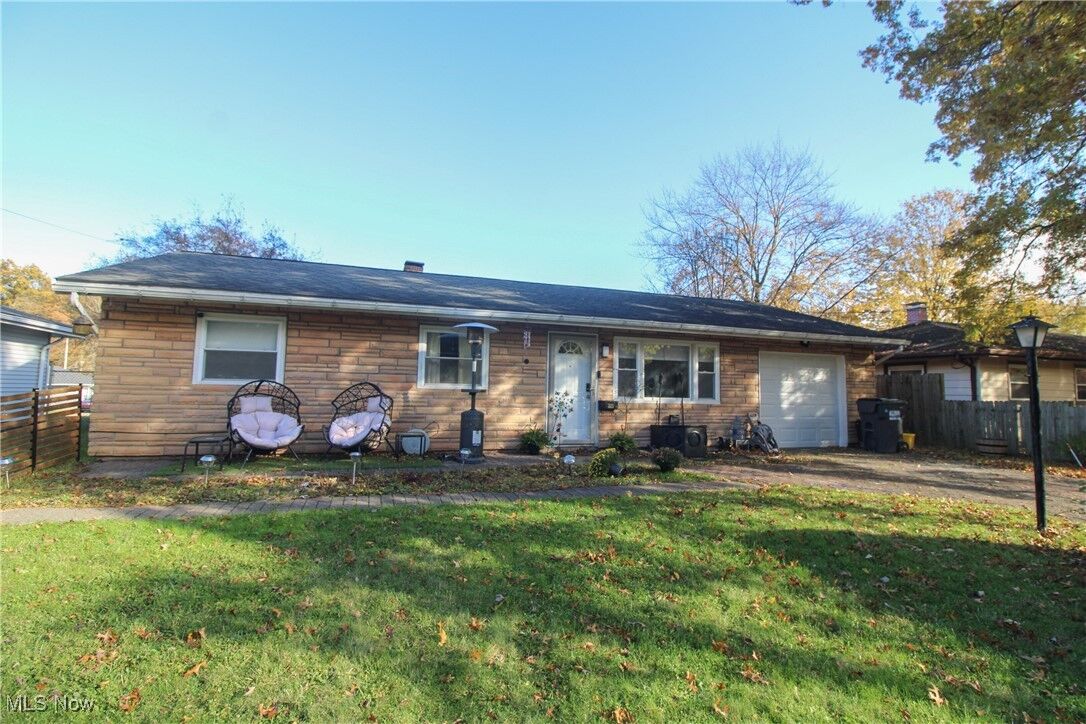 Property Photo: 325 N Yorkshire OH 44515